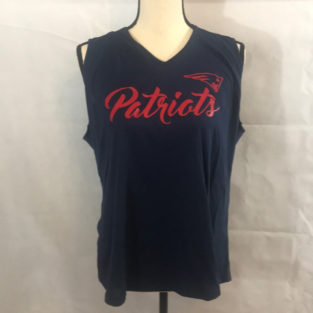Women’s NFL Patriots tank top with cool backing!